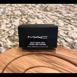 M•A•C Select Sheer/Loose Powder NC45